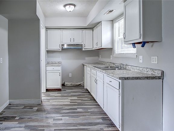 5th image of 17504-17506 Grovewood Ave