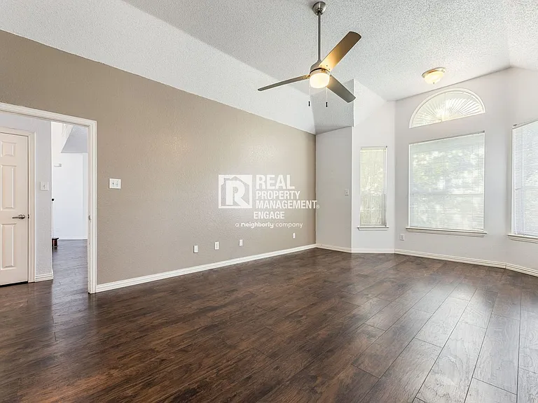 8817 Pocono Dr — Photo 28