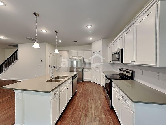3rd image of 3860 Chivalry Dr