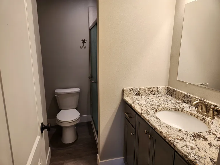 2442 Queen Ave SE — Photo 10