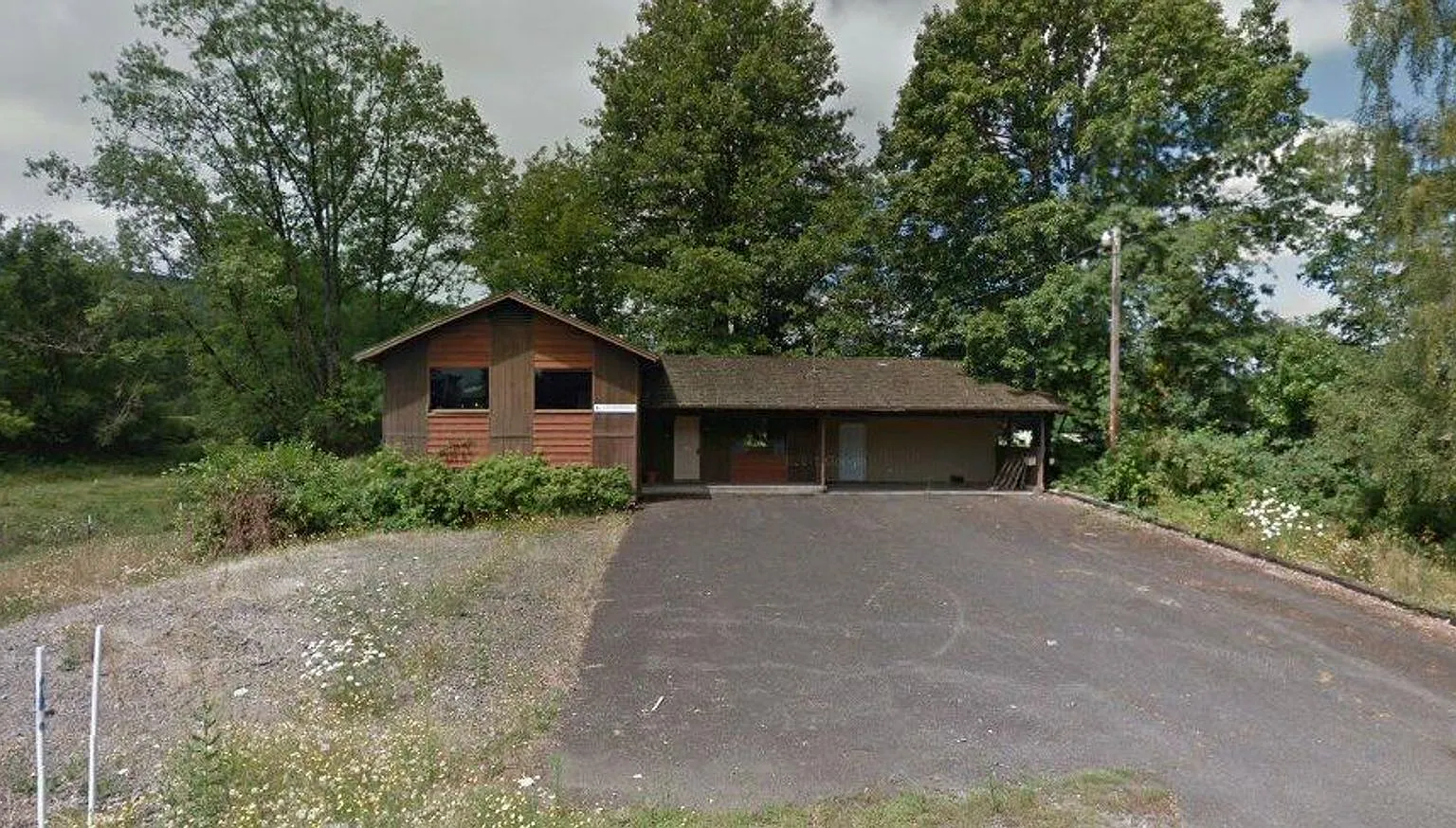 4 Bedroom 2 Bath House — Photo 1