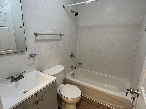 3rd image of 14448 Roosevelt Ave APT 6