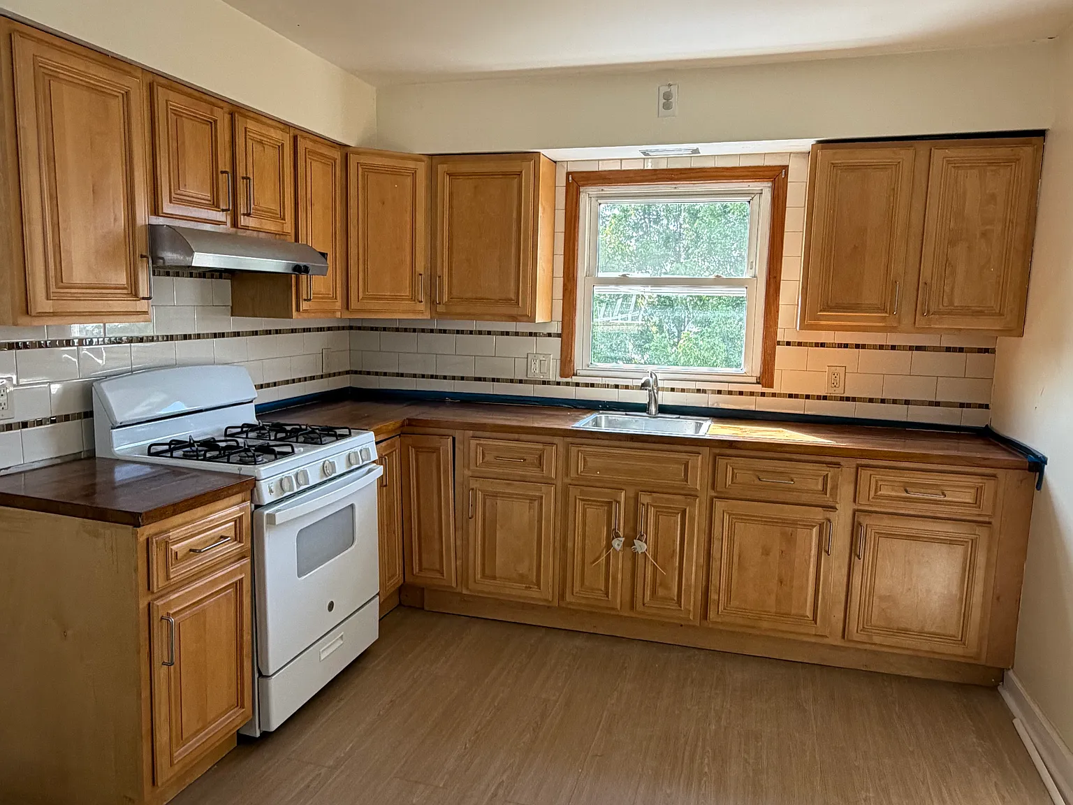 3 bed, 1250 sqft, $3,000 — Photo 1