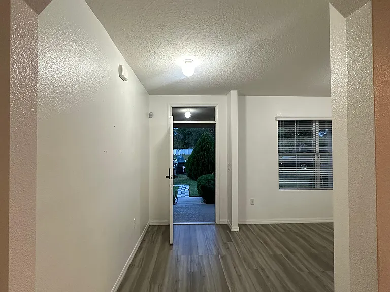 881 Lake Cummings Blvd — Photo 6
