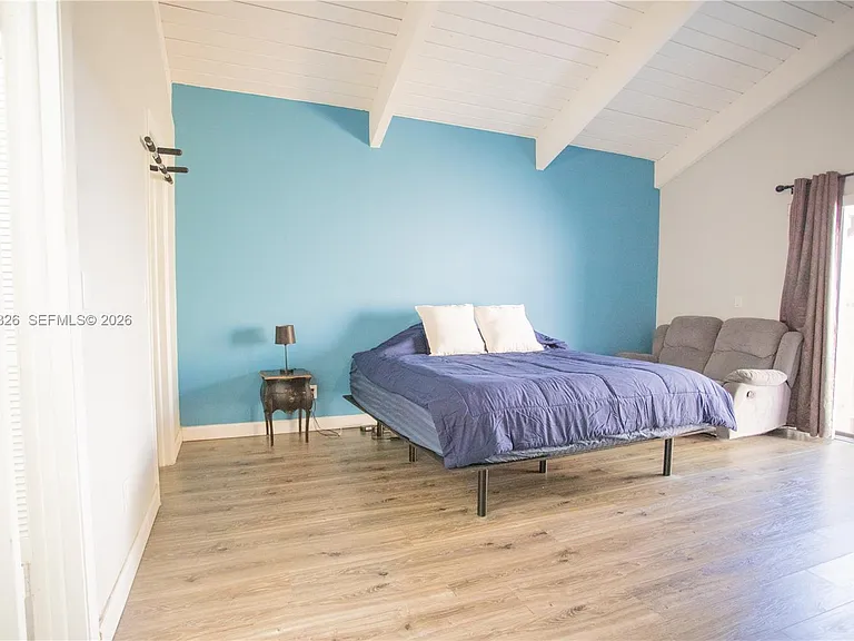 523 Leslie Dr — Photo 10