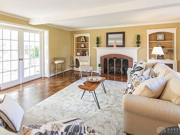 2nd image of 334 Beverly Pl