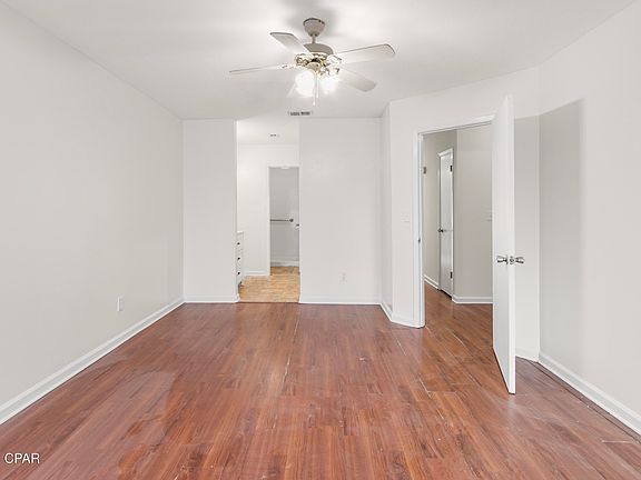4th image of 522 Arrow St