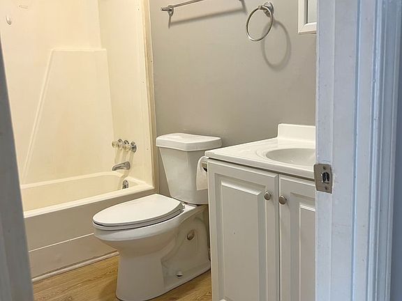 5th image of 1217 W Reservoir St #6