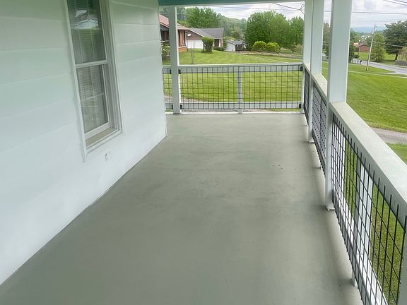 4th image of 465 W Valley Dr