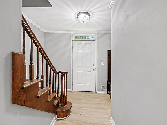 4th image of 2813 Brookside Blvd