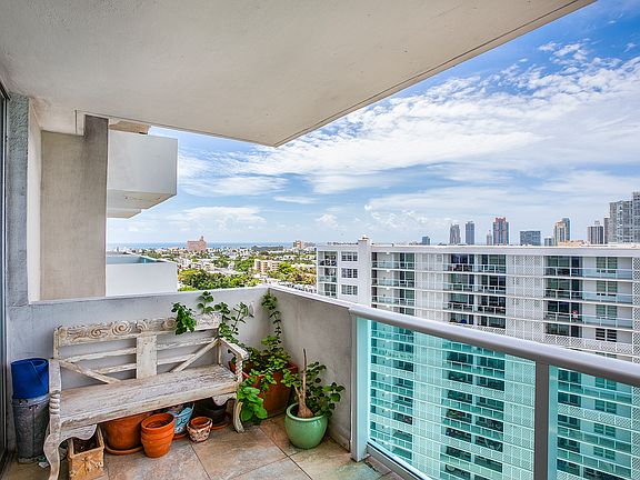 4th image of 1000 West Ave APT 1527