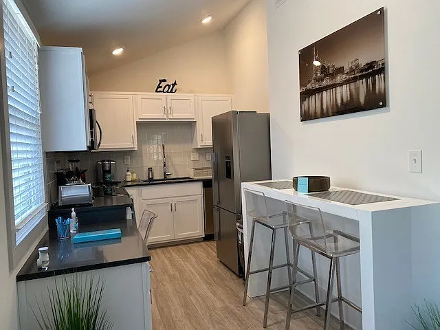 2 bed, 1.0 bath, 691 sqft, $1,700 — Photo 4