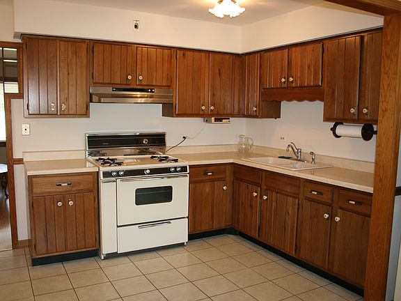 3rd image of 1055 S Fairfield Ave