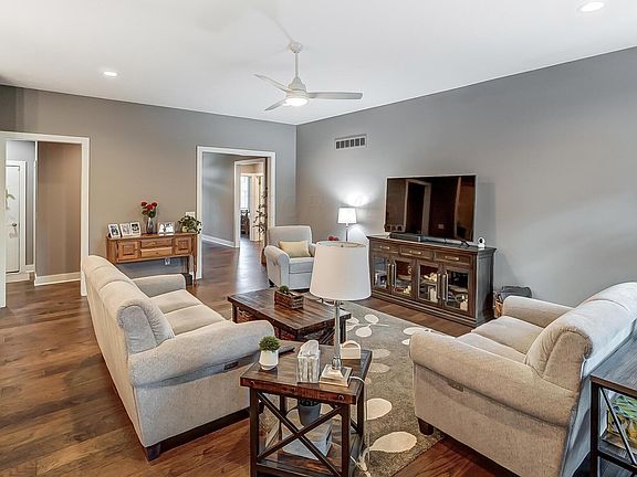 5th image of 10590 Laguna Cir