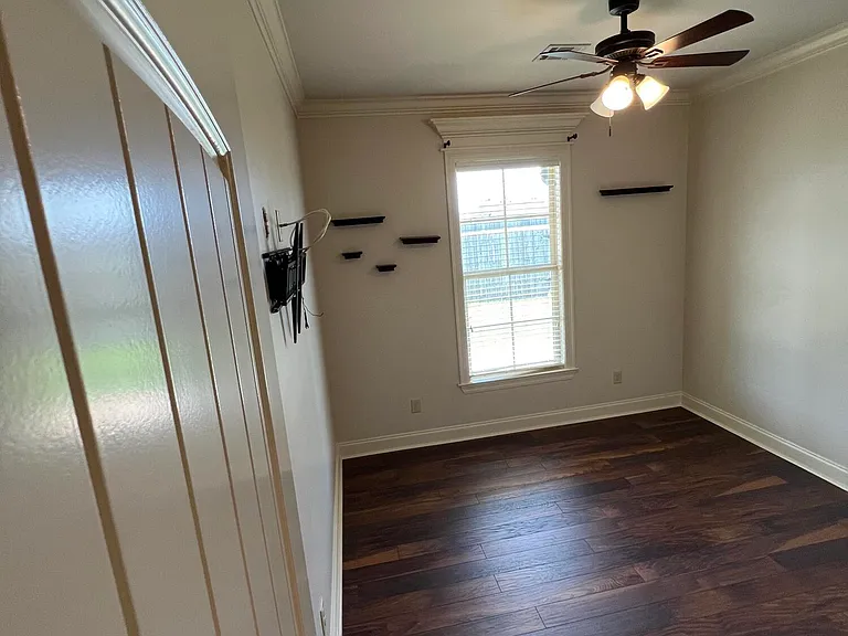204 Crenshaw Dr — Photo 10