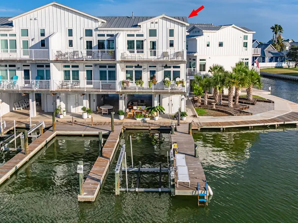 38 Mazatlan Dr #6, Rockport, TX 78382