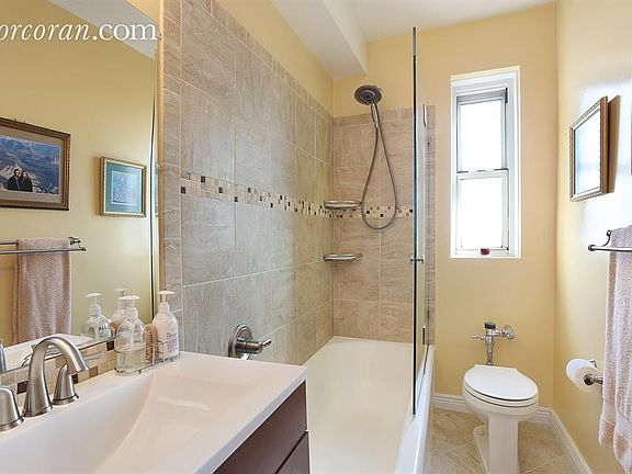 3rd image of 250 Cabrini Blvd APT 9B