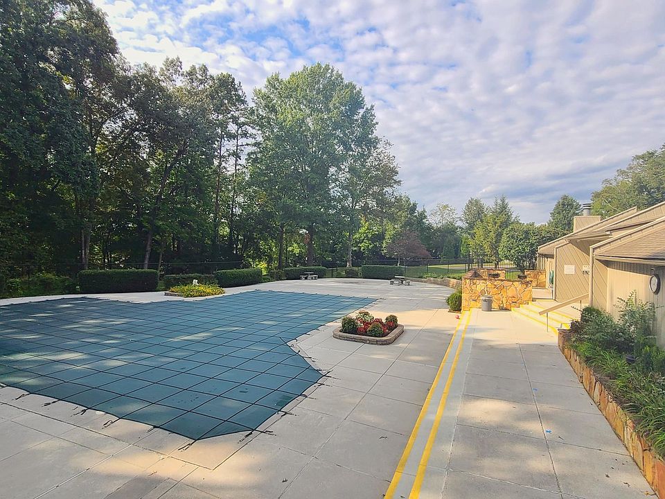 2nd image of 804 Olde Pioneer Trl APT 163