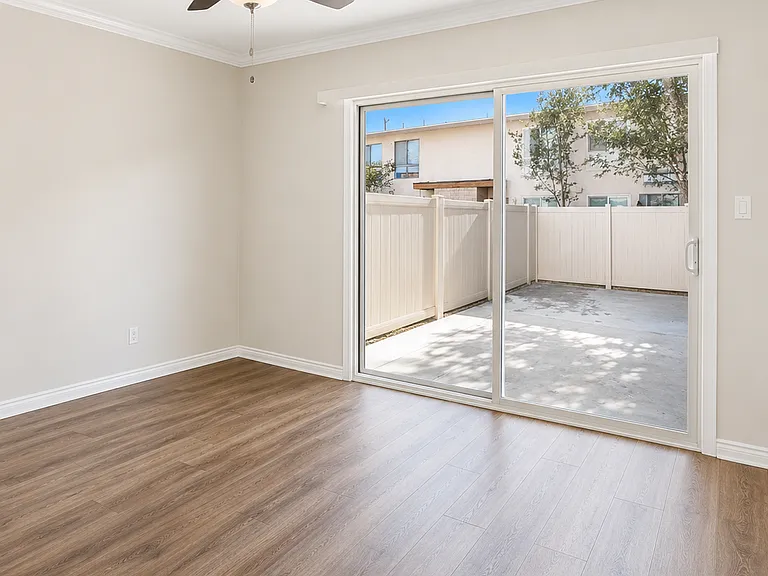 13514 1/4 Village Dr — Photo 2