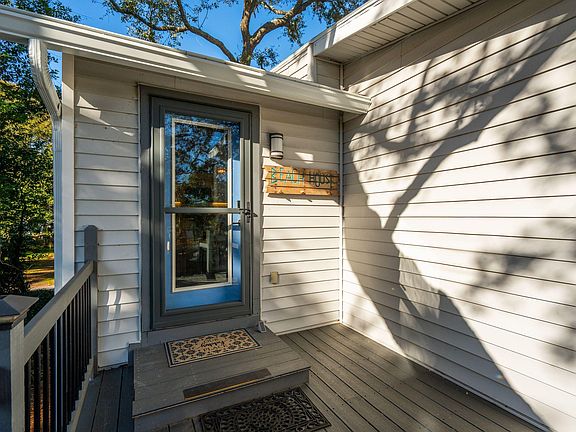 5th image of 608 E Ashley Ave