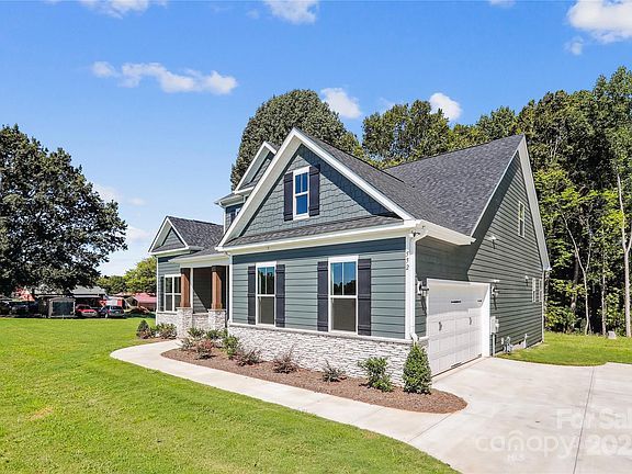 2nd image of 552 Fern Hill Rd