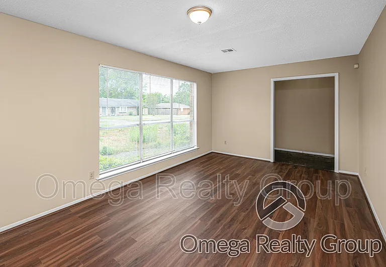 4078 Strathmore Dr — Photo 4
