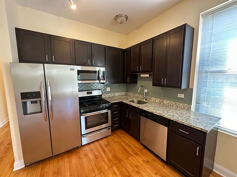 4053 N Leavitt St #2N — Photo 1