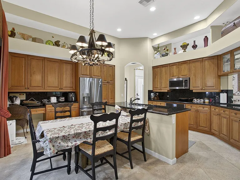 10880 Northgreen Dr — Photo 8