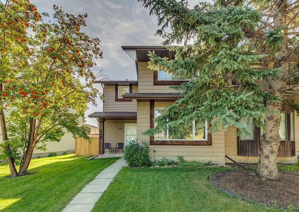 1st image of 558 NW Strathcona Dr SW