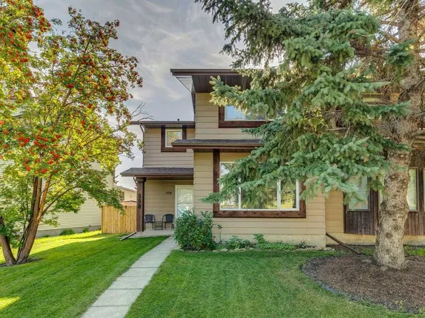 558 NW Strathcona Dr SW, Calgary, AB T3H 1K3