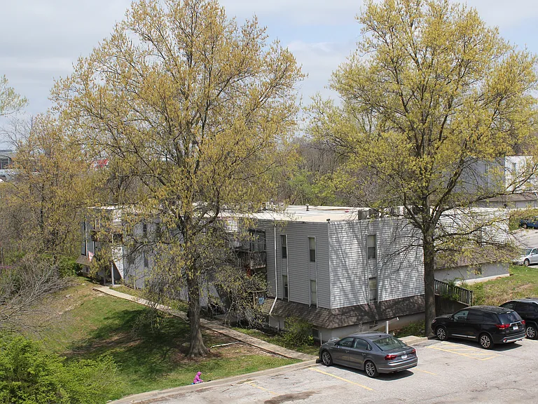 Stadium View Apartments — Photo 5