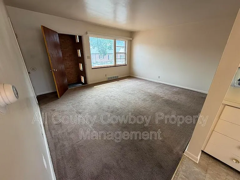 700 W 1st Ave #6 — Photo 6