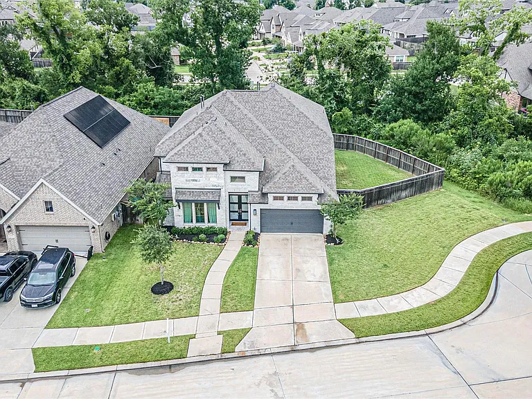 1618 Clover Ct — Photo 11