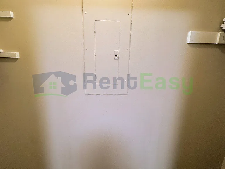 401 Henley Ct #C — Photo 8