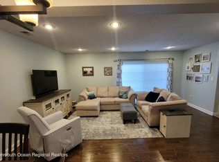 16 Madison Ct, Tinton Falls, NJ 07712