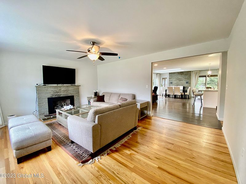 3rd image of 27 Bellaire Drive Drive