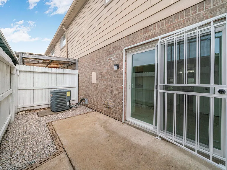 6111 Beverly Hill St #39 — Photo 34
