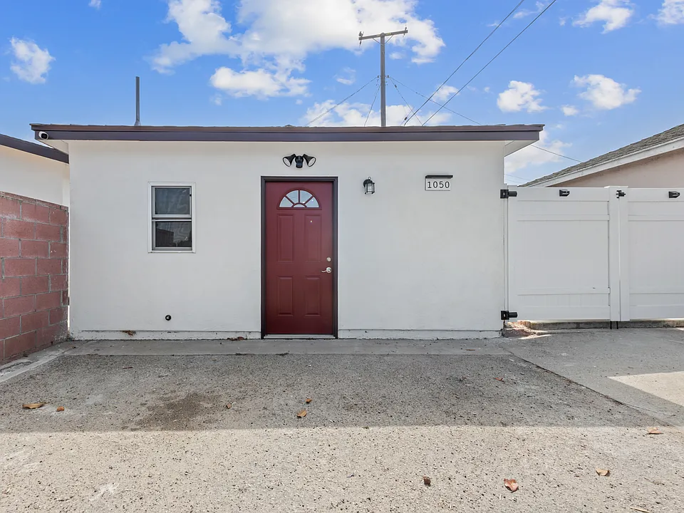 1050 S Inglewood Ave
