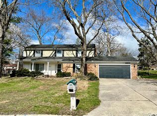 29879 High Valley Ct, Farmington Hills, MI 48331