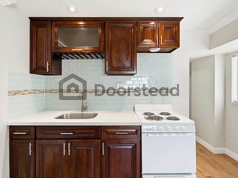 470 Westmoor Ave — Photo 15
