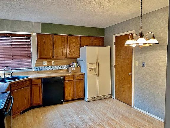 5th image of 2613 N Windsor Pl APT B