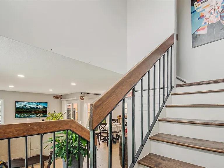 447 Hunter Cir — Photo 5