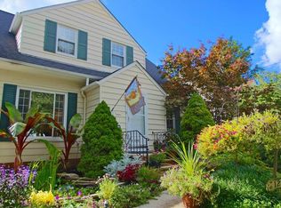 1292 Gordon Rd, Lyndhurst, OH 44124