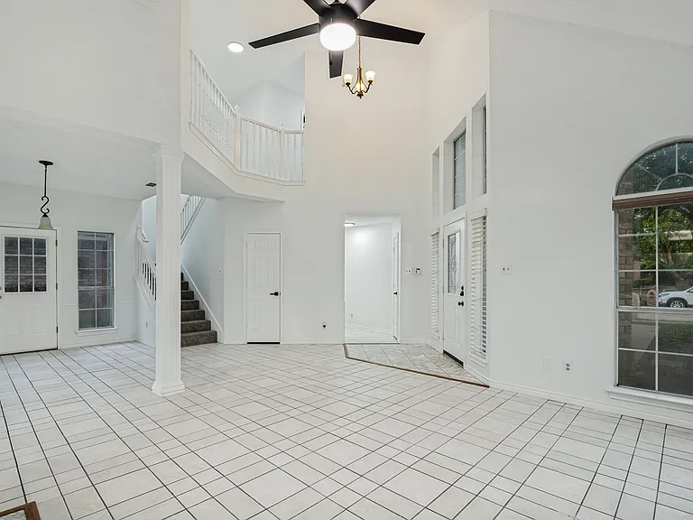 1333 Maywood Ct — Photo 4