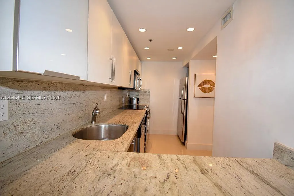 The Decoplage Condo — Photo 3