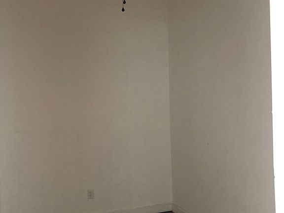 5th image of 2419 S Presa St #102