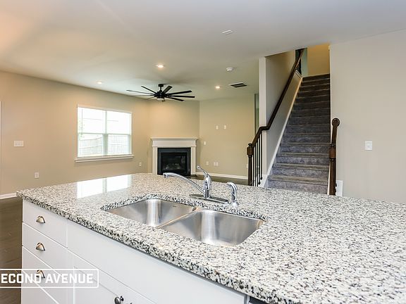 3rd image of 501 Mariposa Ln