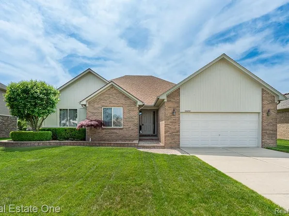 52033 Pebble Creek Dr, Chesterfield, MI 48047