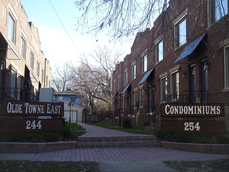 Condos Entrance