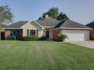 215 Crest Cir, Youngsville, LA 70592